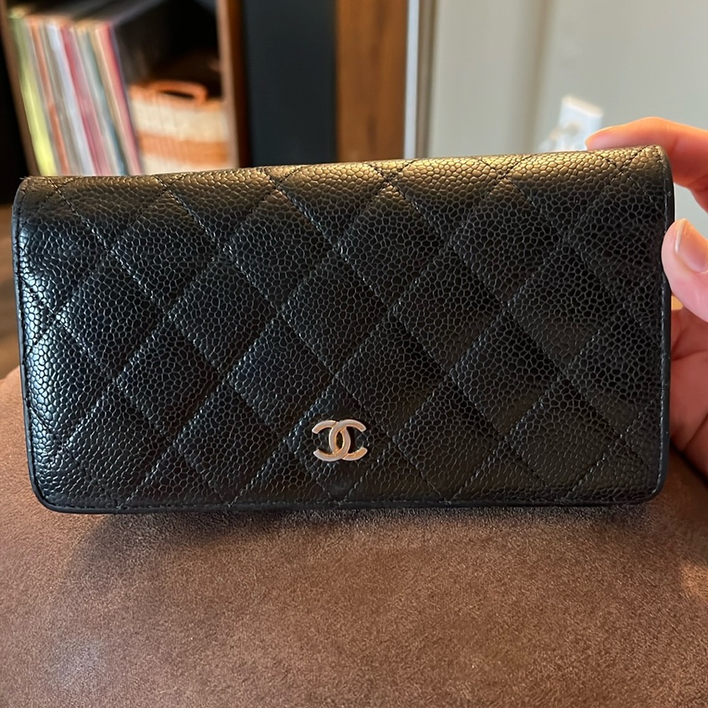 CHANEL Black Caviar leather wallet authentic